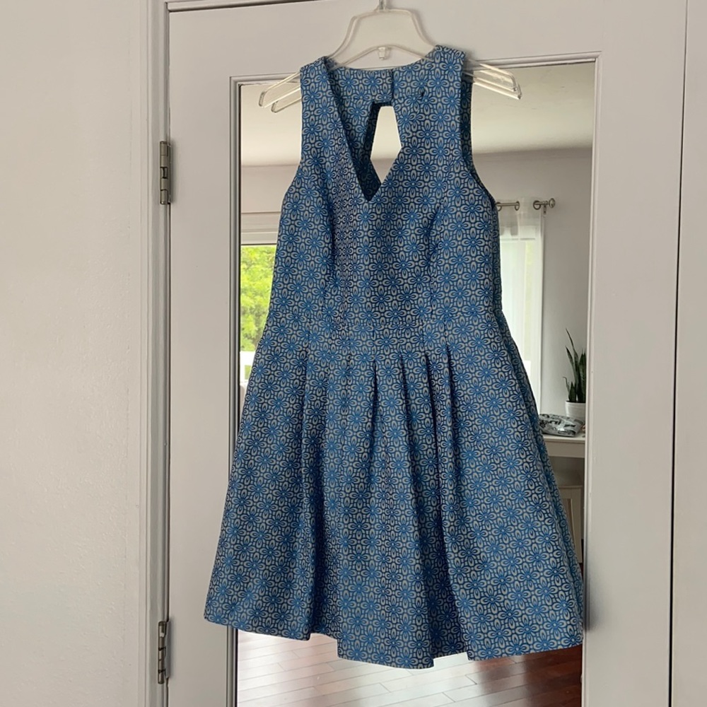 Gorgeous white and blue pleated zipper back dress